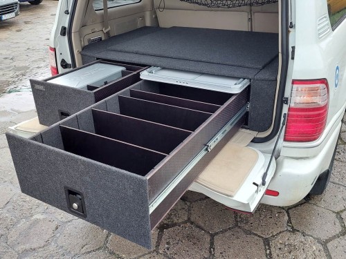 Zabudowa wyprawowa sypialna Toyota Land Cruiser 100 ze stołem